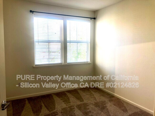 Building Photo - 1310 Saddle Rack St