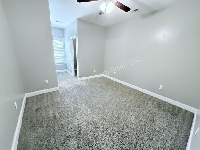 Building Photo - 4BR/4.5BA Stand Alone Unit For Rent