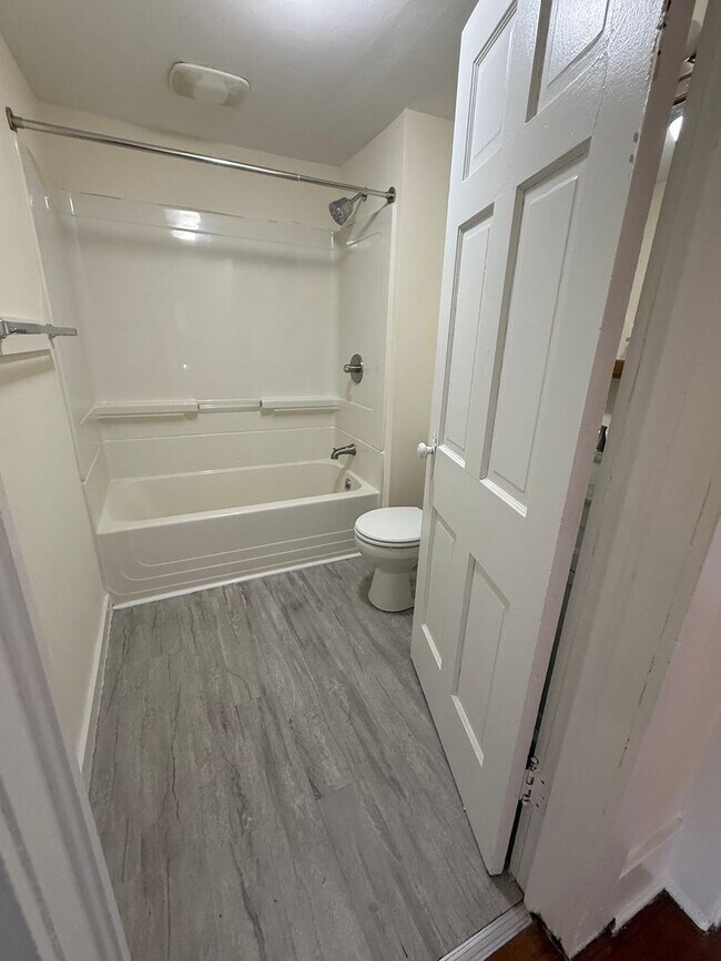 Building Photo - 31 Chapel St