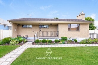 Building Photo - Well-Maintained 4 Bed / 2 Bath Single-Family Home with Separate Mother-In-Law Apartment – South S...