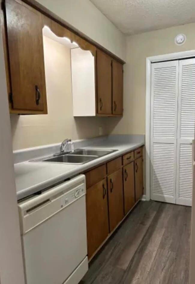 Building Photo - 615 Carter Ln