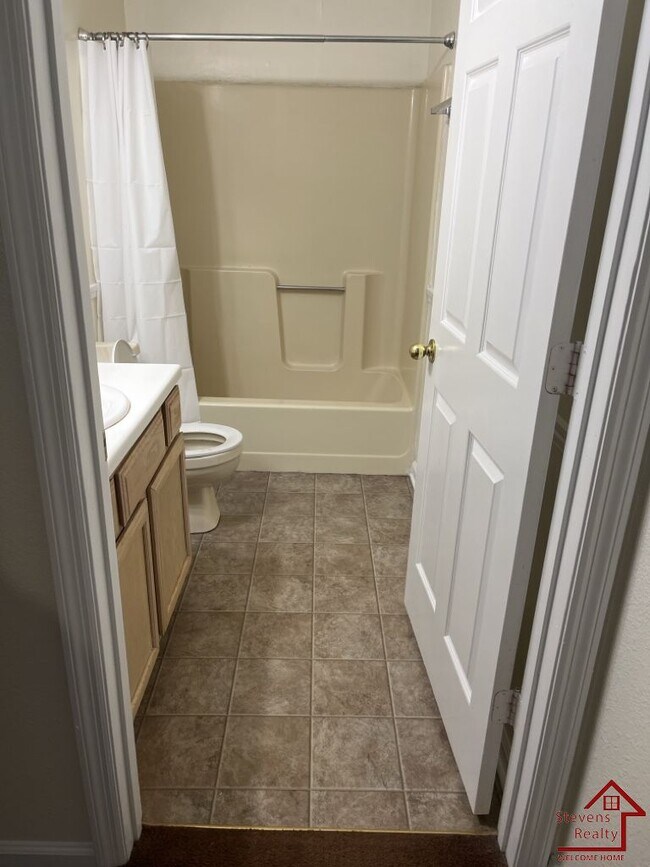 Building Photo - 430 Oriole Dr