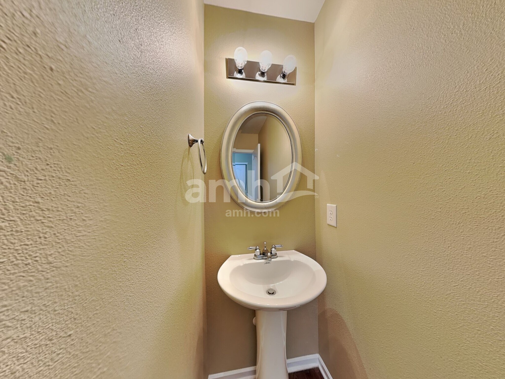 Building Photo - 4112 Lakewood Glen Dr