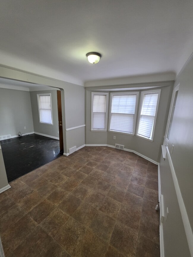 Building Photo - 8639 Minock St