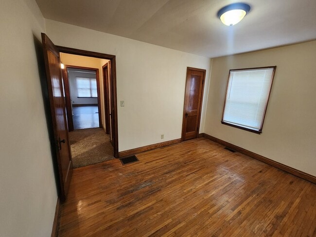 Building Photo - 2 bedroom, 1 bathroom, basement, garage, and extra space in finished attic not included in sq ft!!