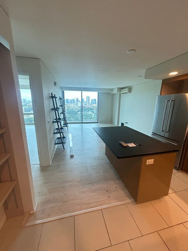 Building Photo - Luxury 1-Bedroom Condo in Downtown – 20th ...