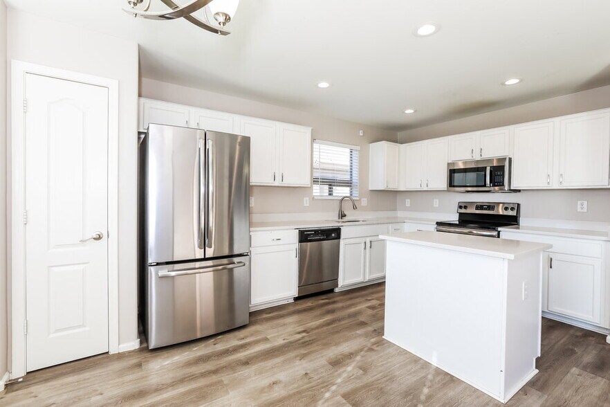 Building Photo - 1361 E Ryan Rd