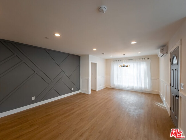 Building Photo - 94 S Vinedo Ave