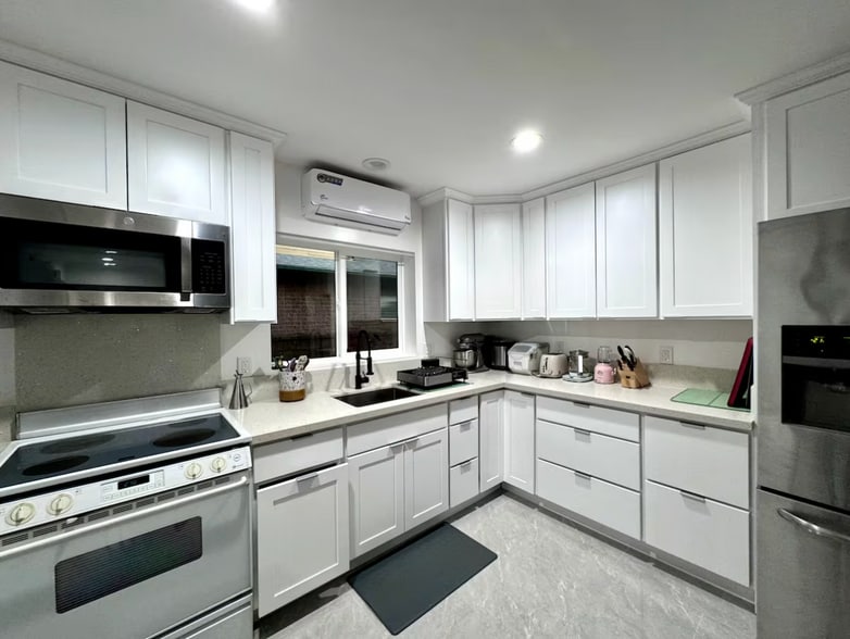 Kitchen (2) - 551 11th Ave