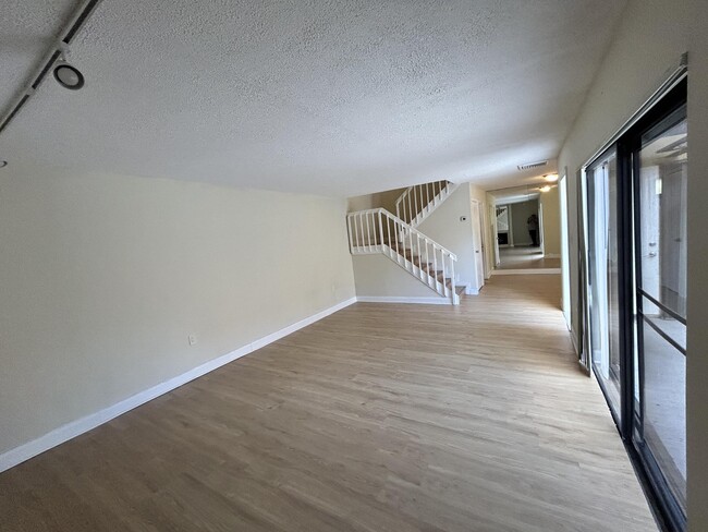 Building Photo - 705 7th Ct