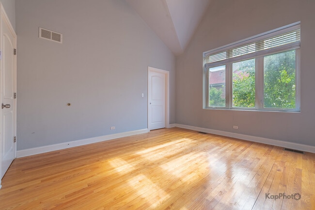Building Photo - 3607 W 53rd St