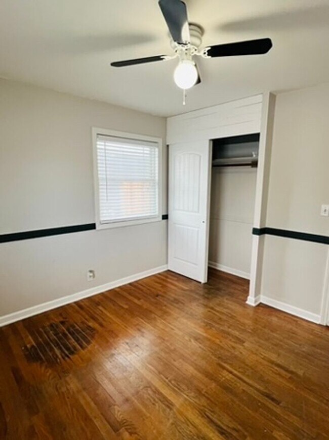 Building Photo - Charming 3 Bedroom Home