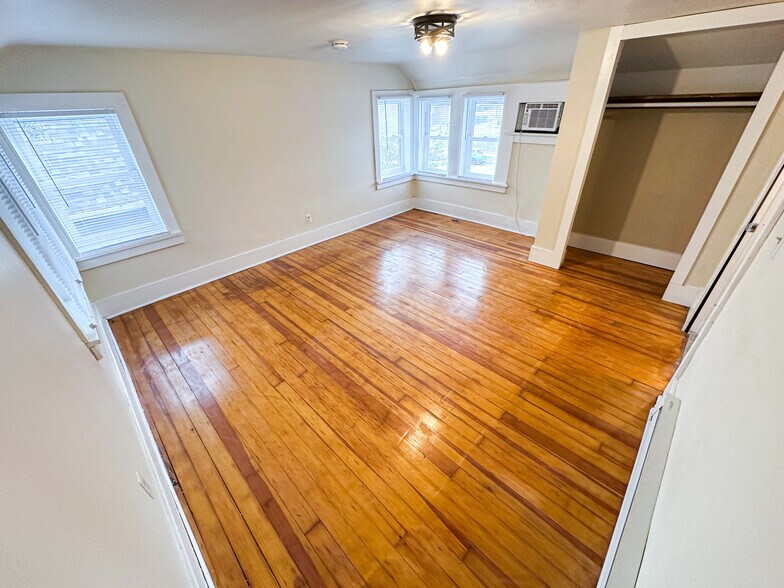 Building Photo - 1325 24th St