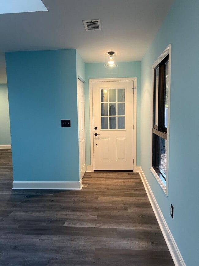 Building Photo - One-Level Updated Home in Hilton Head Plan...