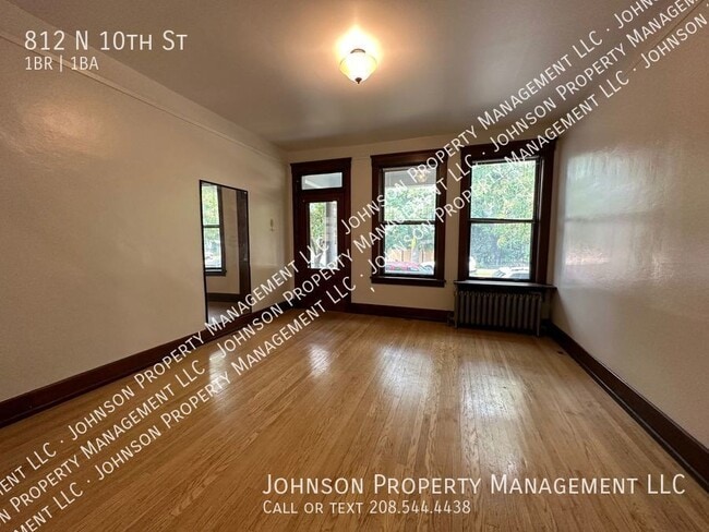 Building Photo - Vintage Apartments in Historic Downtown Bo...