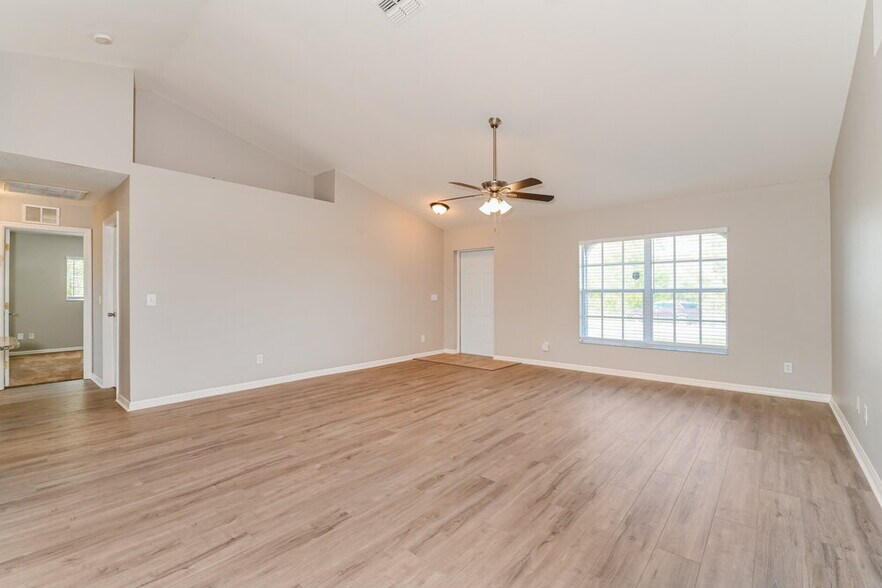 Building Photo - 106 Pageant St