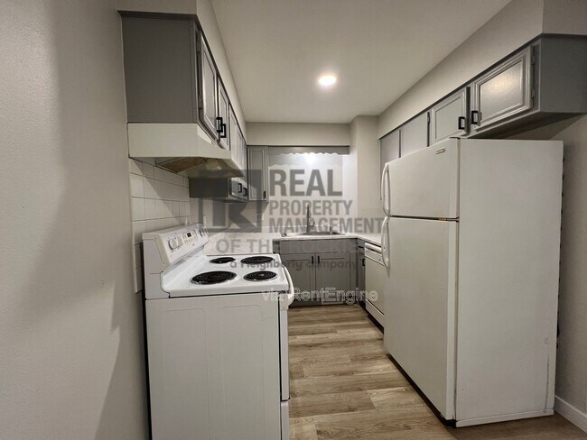 Primary Photo - 1642 Larch St