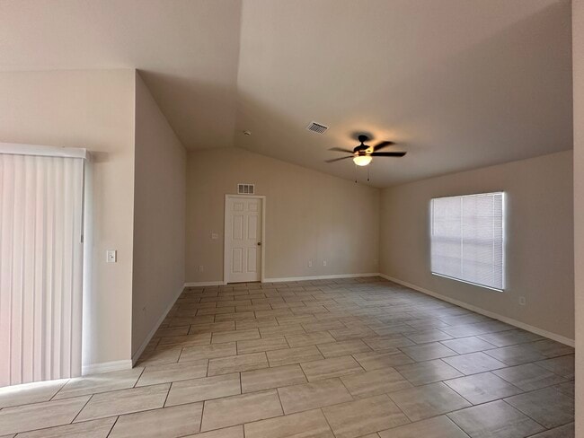 Building Photo - 129 NE 6th Ave