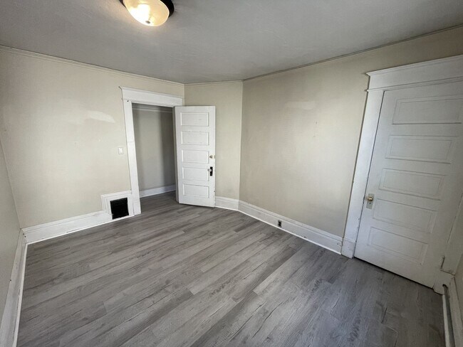 Building Photo - 509 High Ave