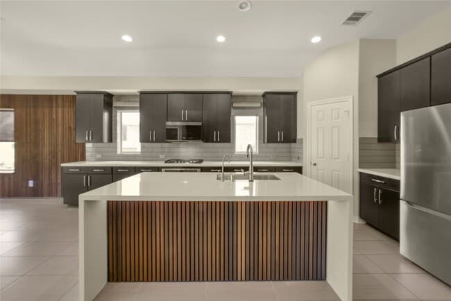 Building Photo - 10919 Walts Run Ln
