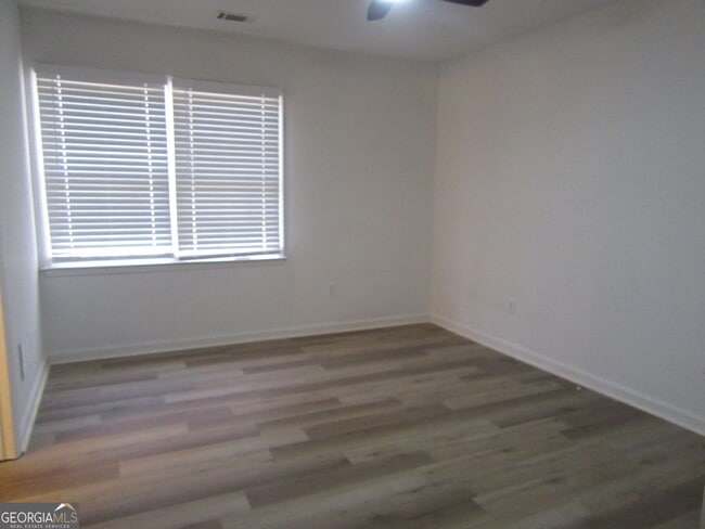 Building Photo - 613 Windsor Dr SE