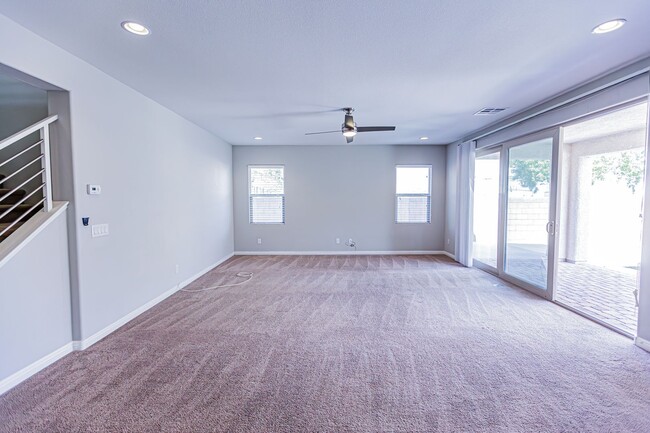Building Photo - Beautiful Home in a Gated Community