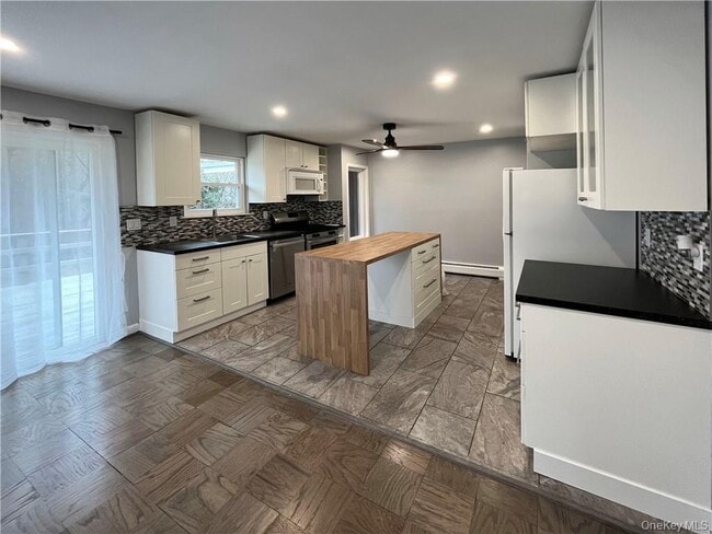 Building Photo - 7 Brush Ct