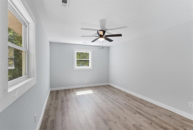 Building Photo - 96 Collins Rd