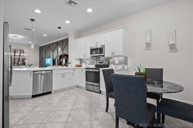 Building Photo - 131 Sword Fern Pl