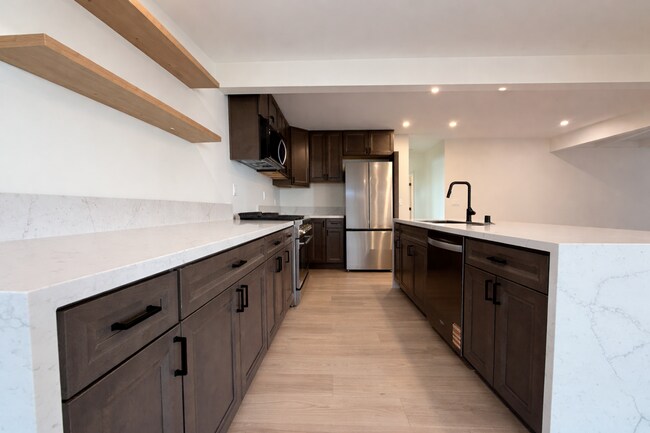 Building Photo - 4601 Almayo Ave