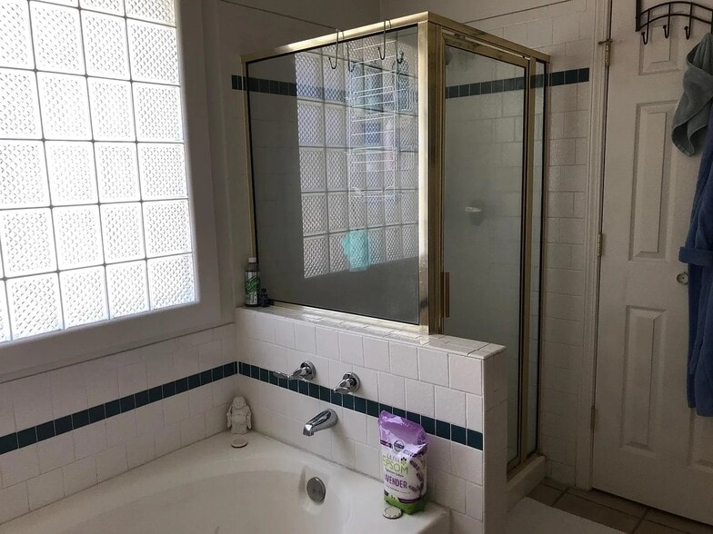 Building Photo - 8020 Brittany Ave NE