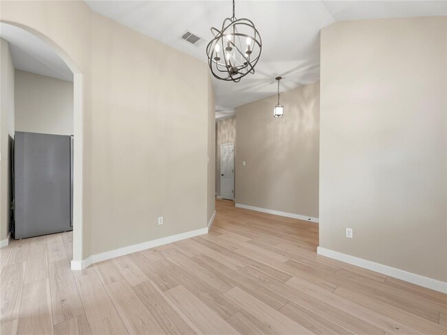 Building Photo - 1004 Downridge Dr