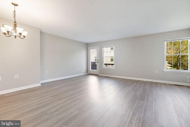 Building Photo - 104 Frazer Dr
