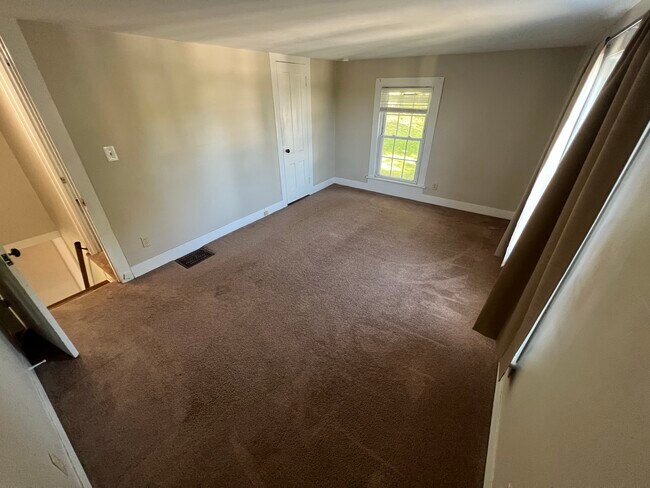 Bedroom 2 - 535 Bunker Hill Ave