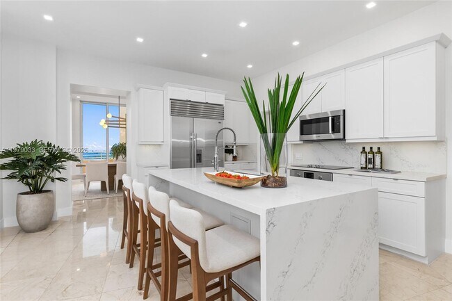 Building Photo - 808 Brickell Key Dr