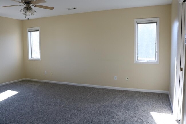 Building Photo - 9939 Sequoia Ln