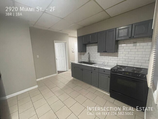 Building Photo - 2920 Miami St