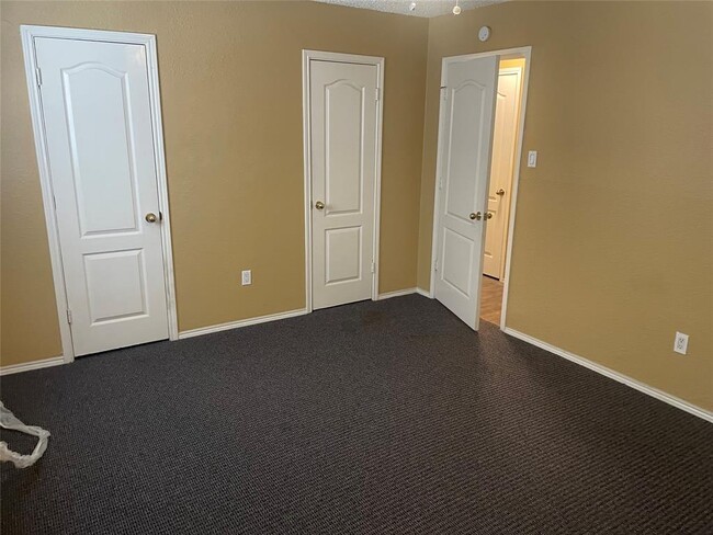 Building Photo - 908 N Zang Blvd