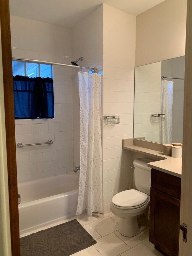 Building Photo - Charming Home in Belmont-Hillsboro Neighborhood, minutes to Vandy and Belmont, Fenced Yard