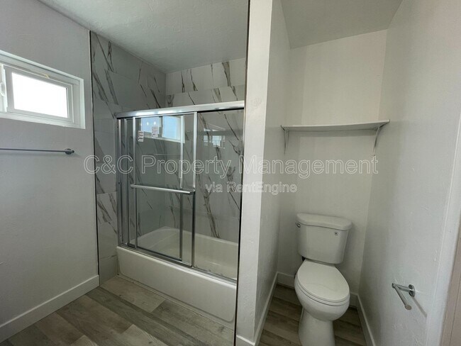 Building Photo - 1410 Cottonwood Ave