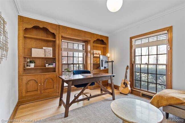 Building Photo - 18694 Oak Dr