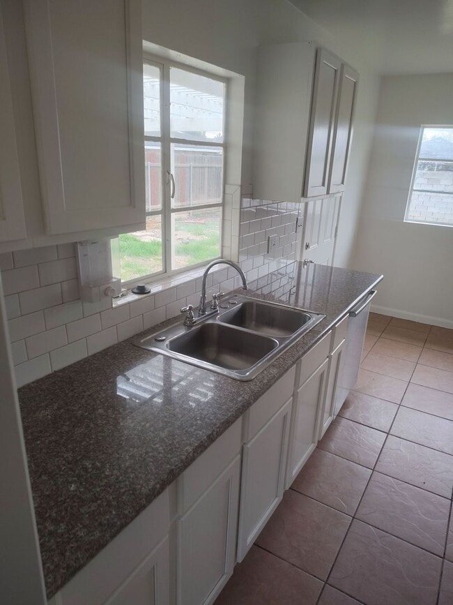 Building Photo - 3 Bedroom 1 Bathroom Home in Benton Park Available! Ask About Our Move-In Special!