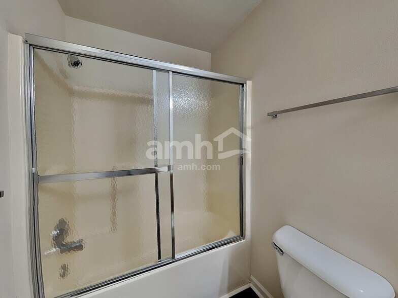 Building Photo - 6337 Willow Oak Dr