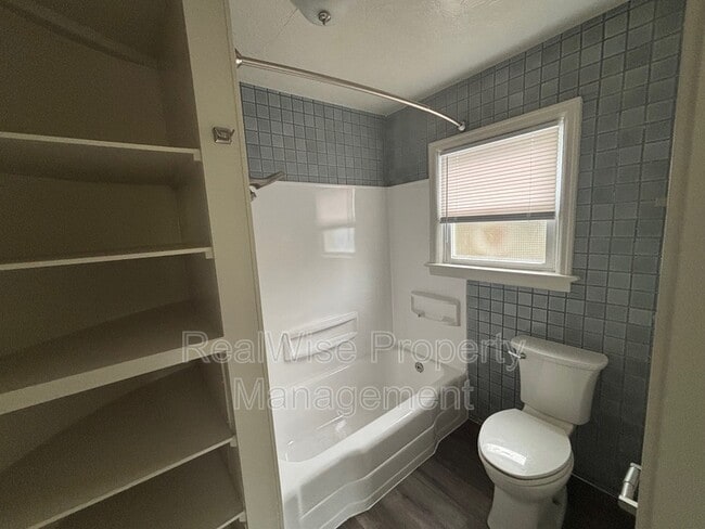 Building Photo - 364 W Selmar Ct