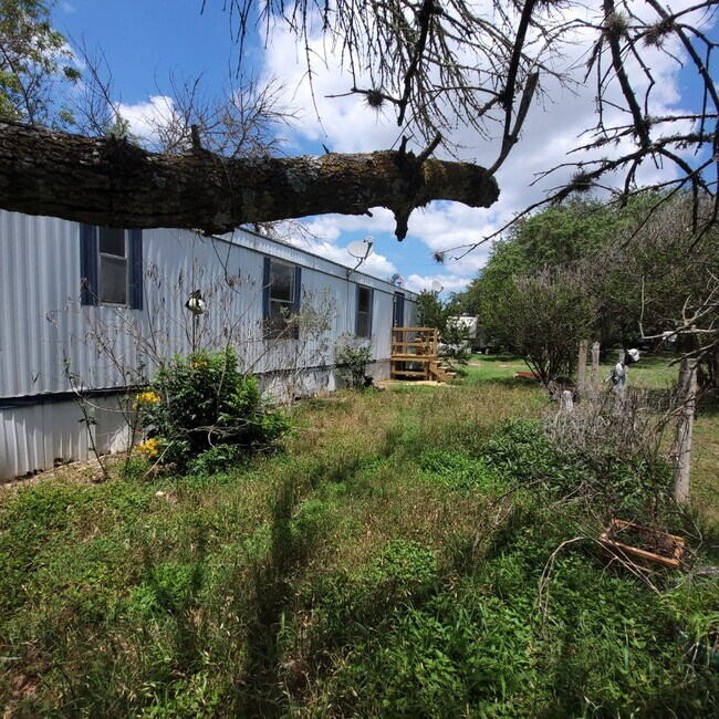 Building Photo - 2 BD 1 BA Mobile in Quiet Park Available Now!