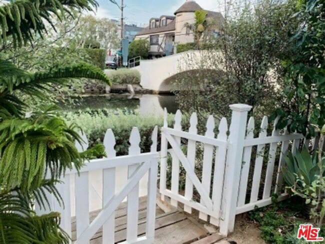 Building Photo - 2303 Dell Ave