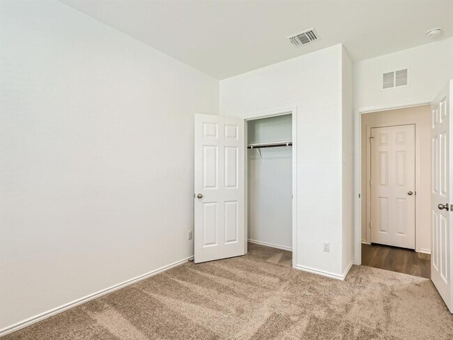 Building Photo - 1608 Holly Lk Dr