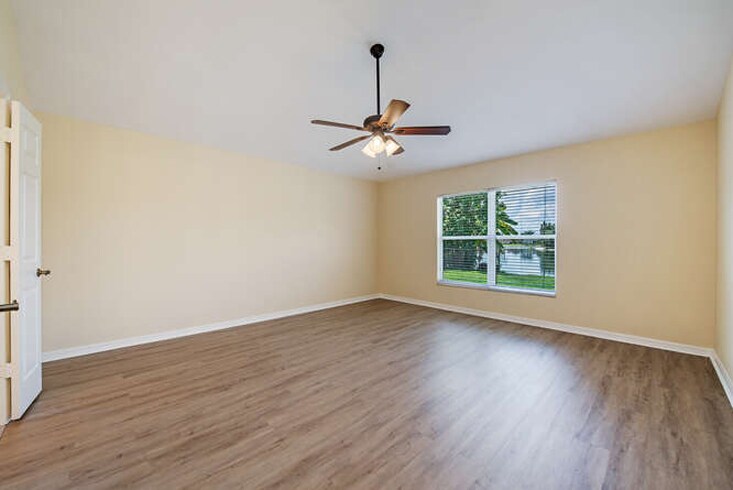 Building Photo - 2271 Grove Dr