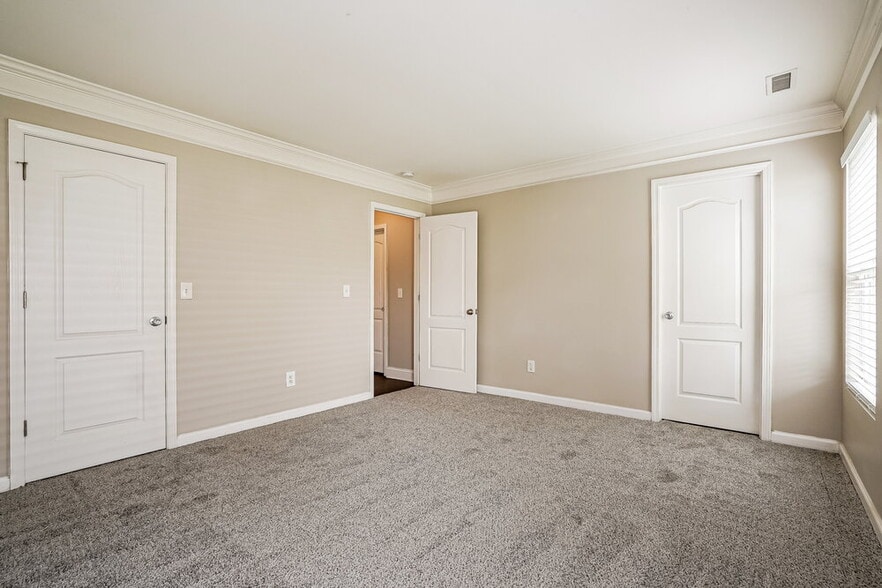 Building Photo - 535 Kerriann Ln