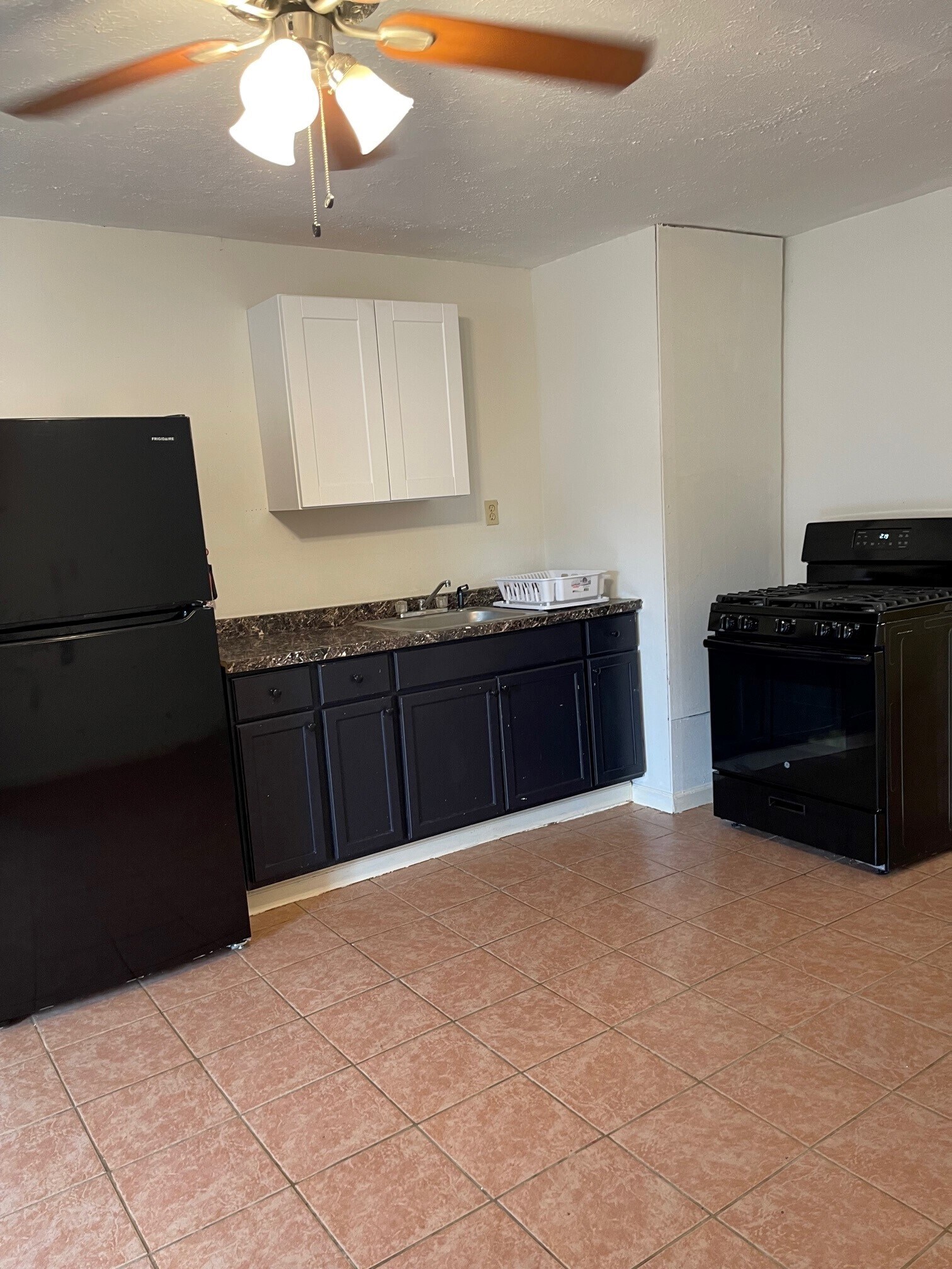 Building Photo - 1200 E 26th St